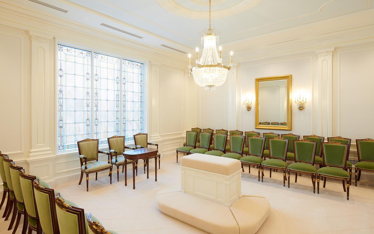 baton rouge temple sealing room.jpeg