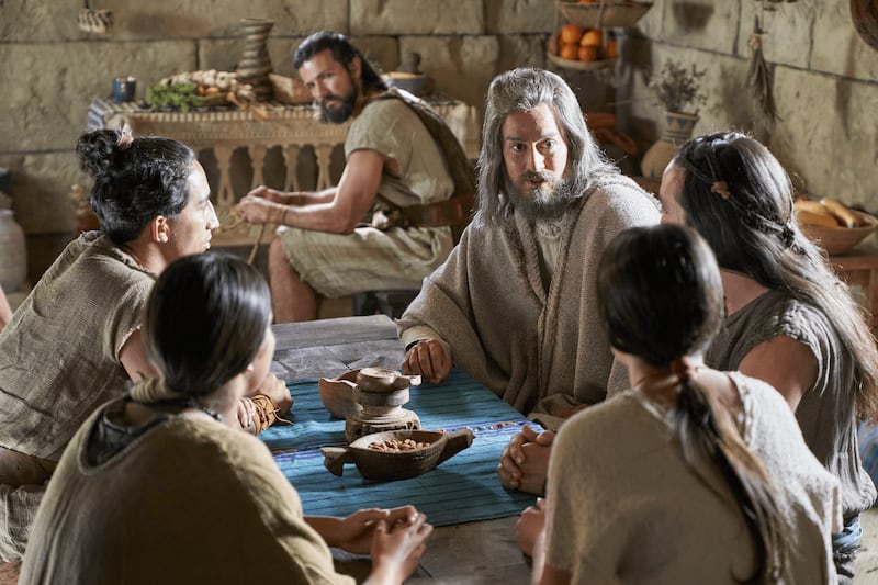 Alma the Elder teaches his family in this picture from the Book of Mormon Videos.