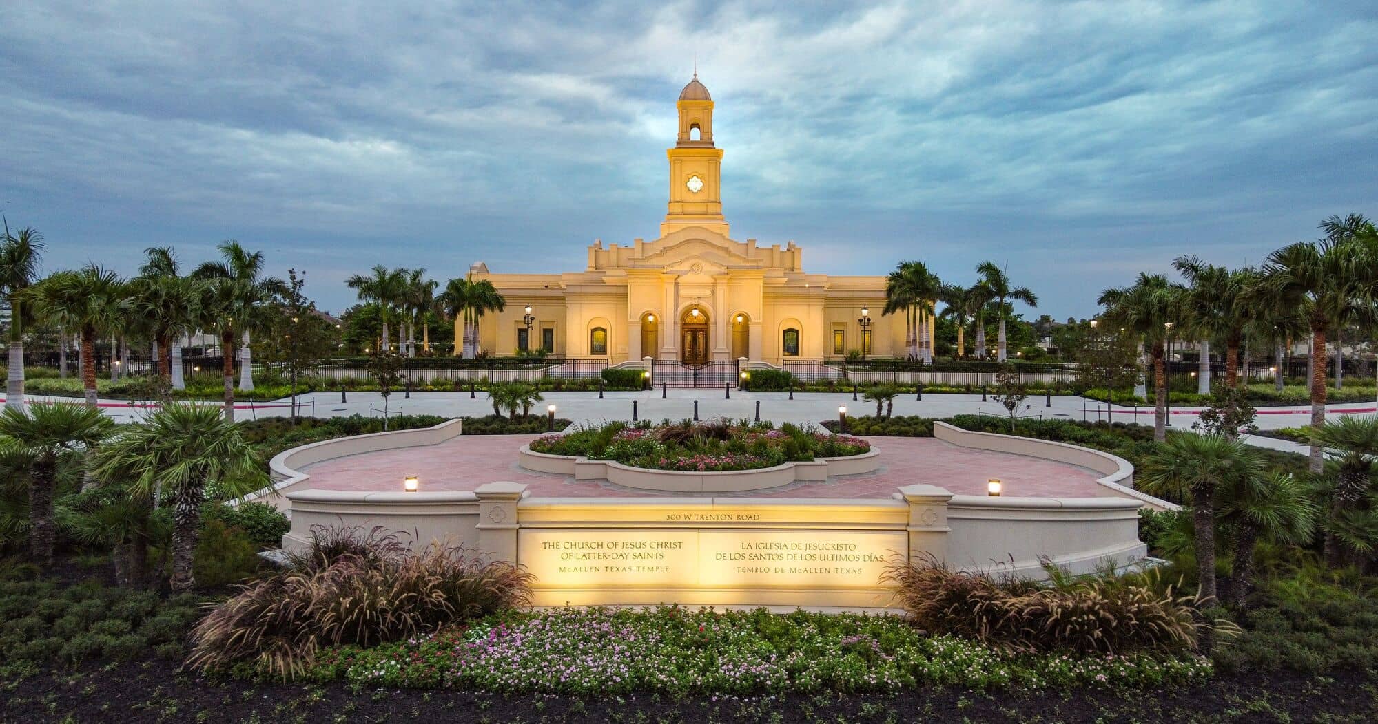 The exterior of the McAllen Texas Temple, a white building with a center tower above it.