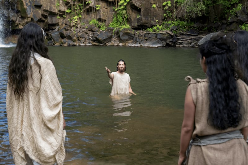 Alma invites people to be baptized in this picture from the Book of Mormon Videos.